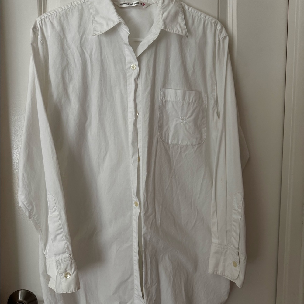 Victoria’s Secret 100% cotton Ladies White Sleep Shirt. Excellent condition.